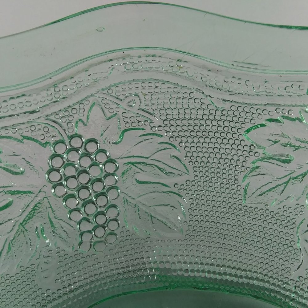 uranium green depression glass bowl grape motif glowy glass - Picture 3 of 12